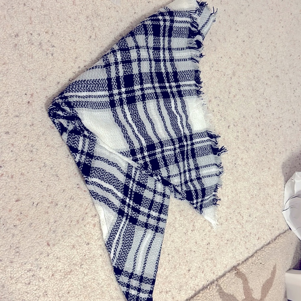 Brand new scarf- V shape